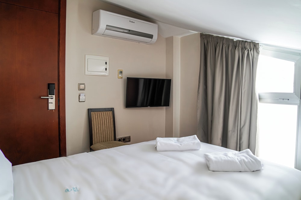 hotel baeza monumental by eme hoteles