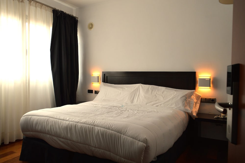 hotel baeza monumental by eme hoteles
