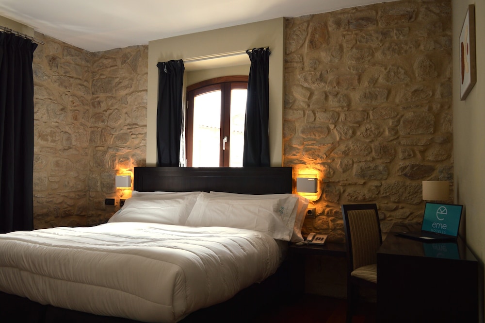 hotel baeza monumental by eme hoteles