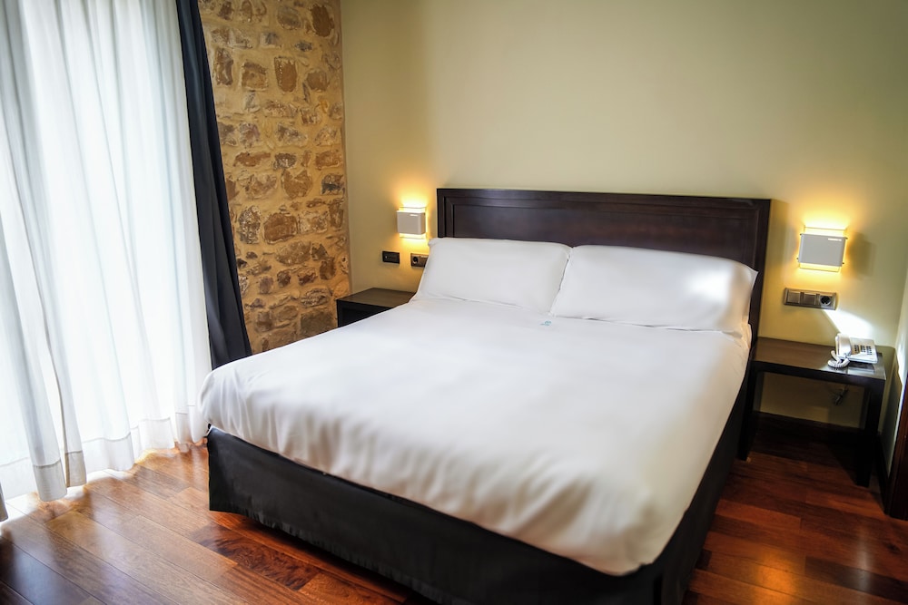 hotel baeza monumental by eme hoteles