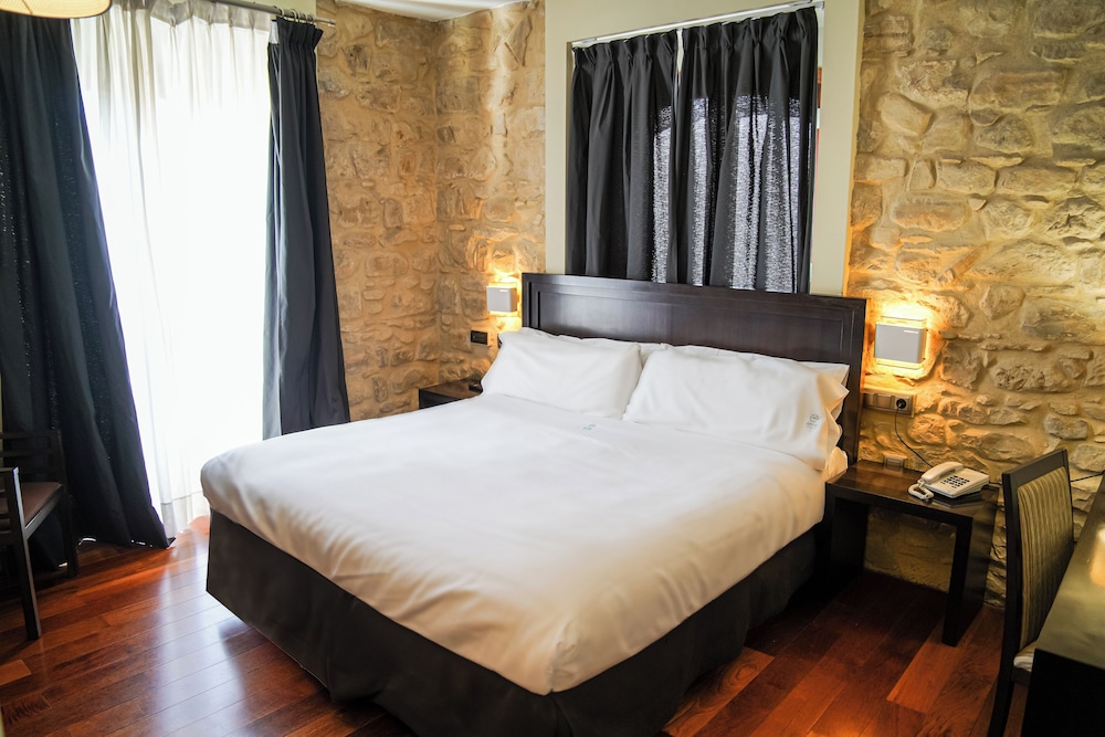 hotel baeza monumental by eme hoteles