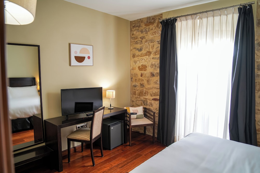 hotel baeza monumental by eme hoteles
