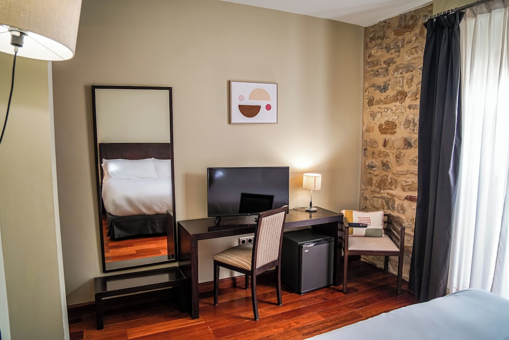 hotel baeza monumental by eme hoteles