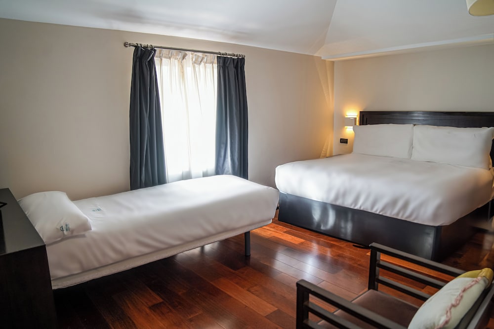 hotel baeza monumental by eme hoteles