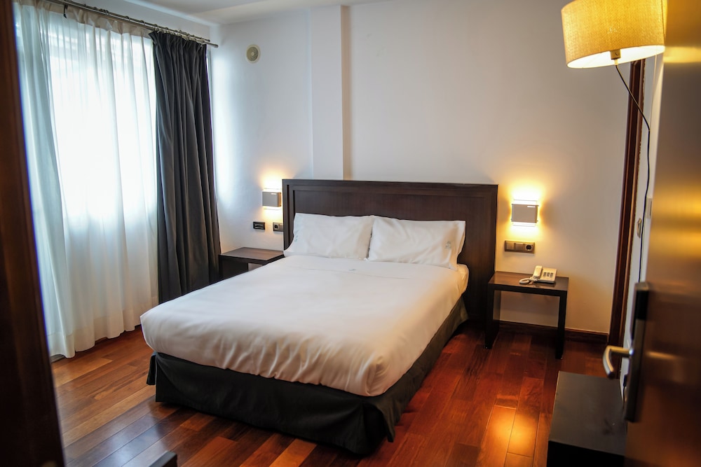 hotel baeza monumental by eme hoteles