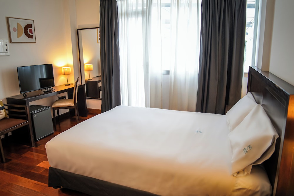 hotel baeza monumental by eme hoteles
