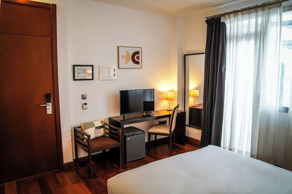 hotel baeza monumental by eme hoteles