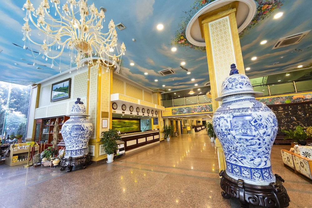 hoang son peace hotel