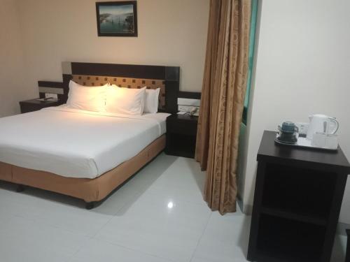 manise hotel ambon