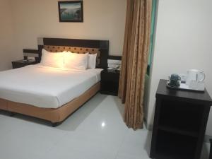manise hotel ambon