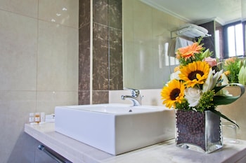 Golden Sun,Athens Coast>>Athens,3 star