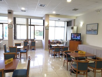 Delfini Hotel,Patras>>Kastellocampos,2 star