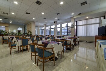 Delfini Hotel,Patras>>Kastellocampos,2 star