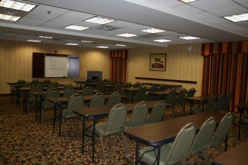 hampton inn adel