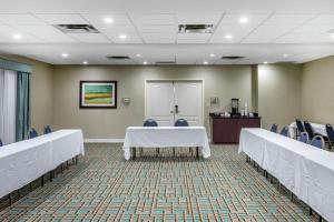 hampton inn adel
