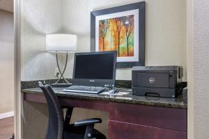 hampton inn adel
