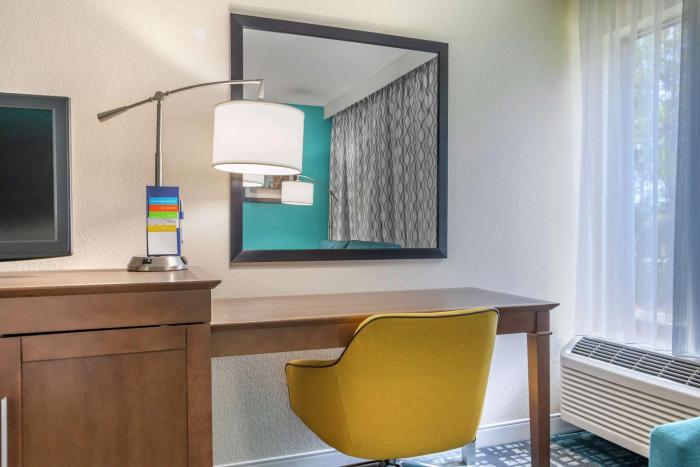 hampton inn adel