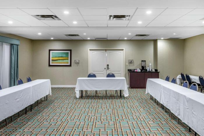 hampton inn adel