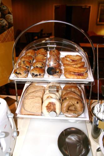 hampton inn adel