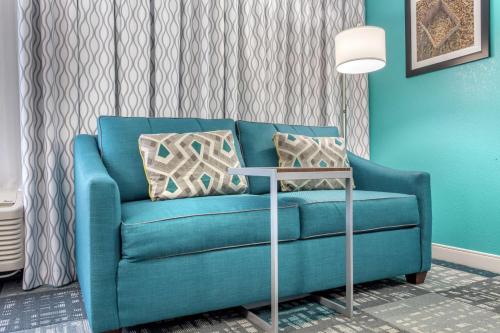 hampton inn adel