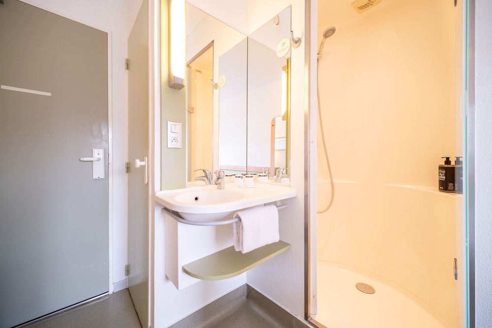 bandb hotel calais terminal cite de leurope 2 etoiles