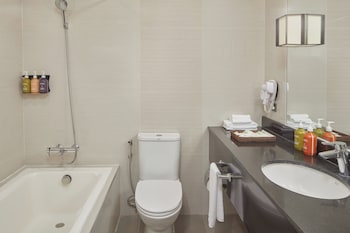 holiday inn and suites batangas limapark by ihg