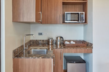 holiday inn and suites batangas limapark by ihg