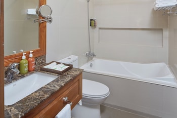 holiday inn and suites batangas limapark by ihg