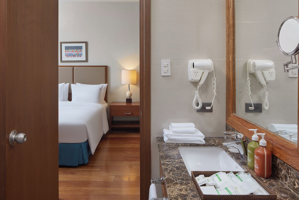 holiday inn and suites batangas limapark by ihg