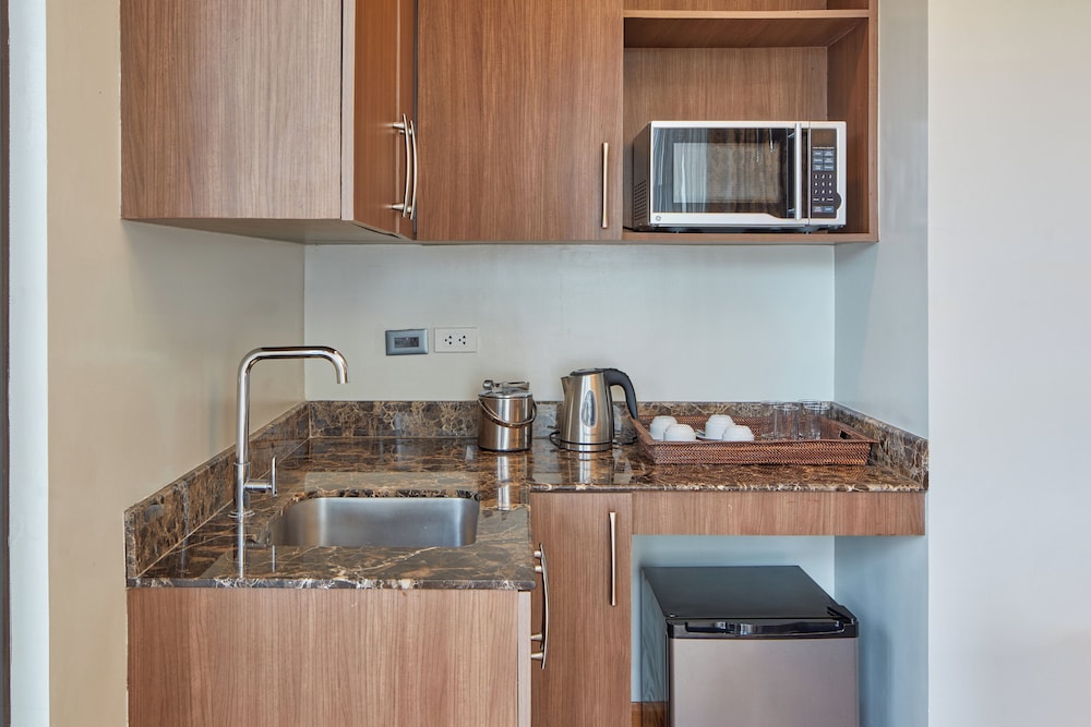 holiday inn and suites batangas limapark by ihg