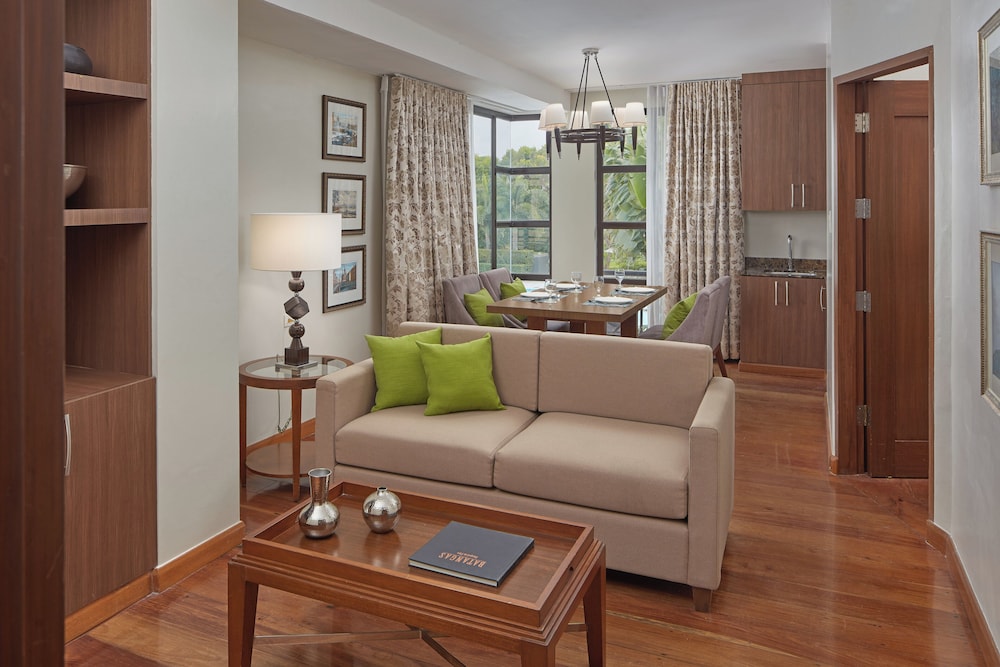 holiday inn and suites batangas limapark by ihg