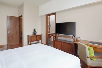 holiday inn and suites batangas limapark by ihg