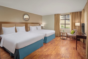 holiday inn and suites batangas limapark by ihg