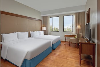 holiday inn and suites batangas limapark by ihg