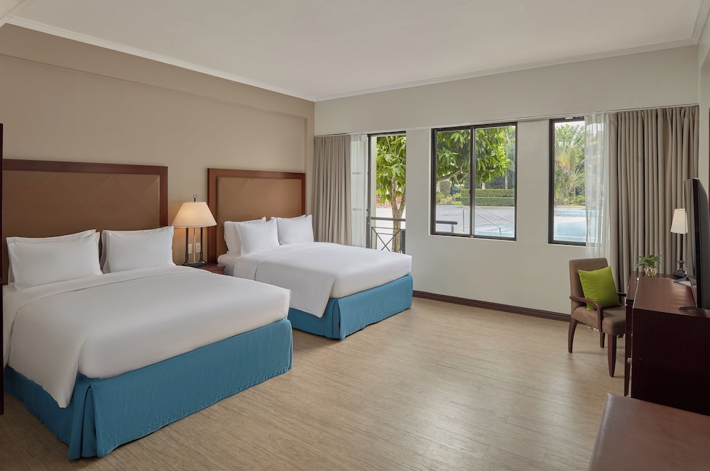 holiday inn and suites batangas limapark by ihg