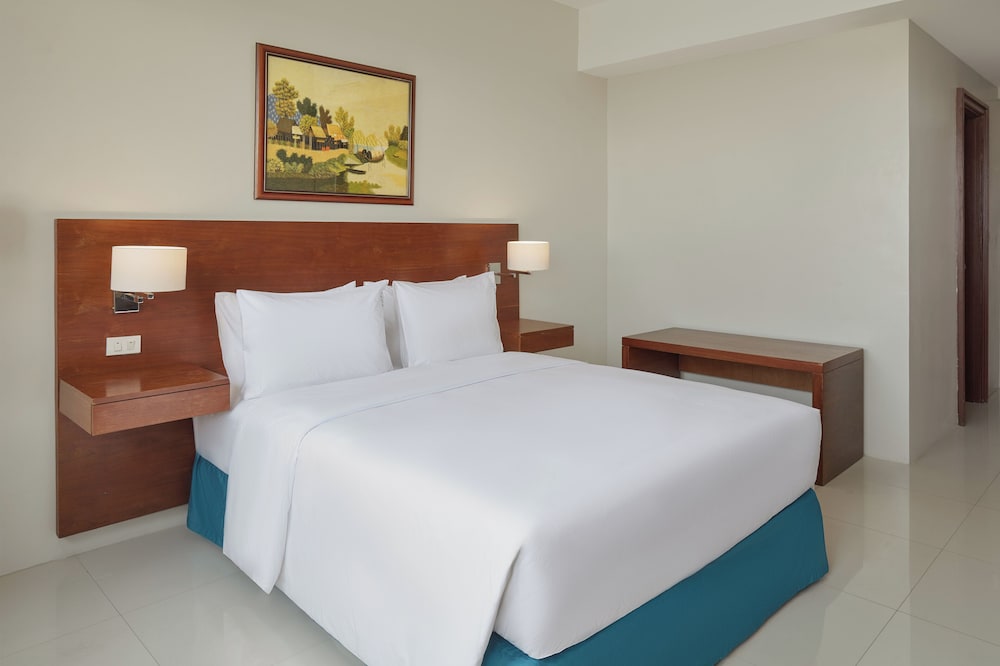 holiday inn and suites batangas limapark by ihg