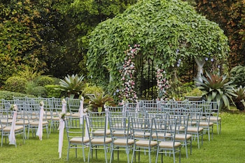 holiday inn and suites batangas limapark by ihg