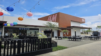 holiday inn and suites batangas limapark by ihg