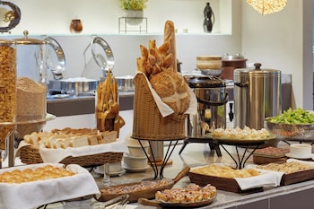 holiday inn and suites batangas limapark by ihg