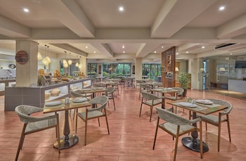 holiday inn and suites batangas limapark by ihg