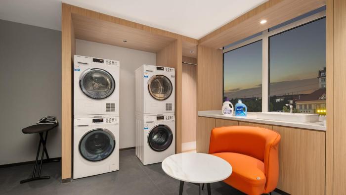 holiday inn express qingdao hongdao station an ihg hotel