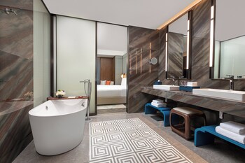 hualuxe haining an ihg hotel