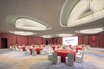 hualuxe haining an ihg hotel
