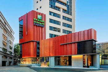 holiday inn express shanghai jingan temple
