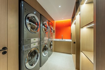 holiday inn express shanghai jingan temple