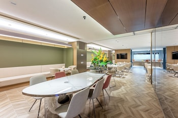 holiday inn express shanghai jingan temple