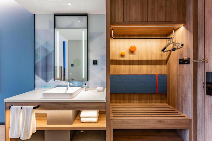 holiday inn express shanghai jingan temple