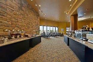 Oshkosh Marriott Waterfront Hotel & Convention Center,,4 star