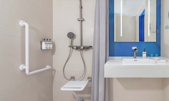 holiday inn express foshan new city an ihg hotel