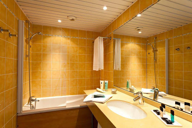 hotel and spa baie des anges by thalazur